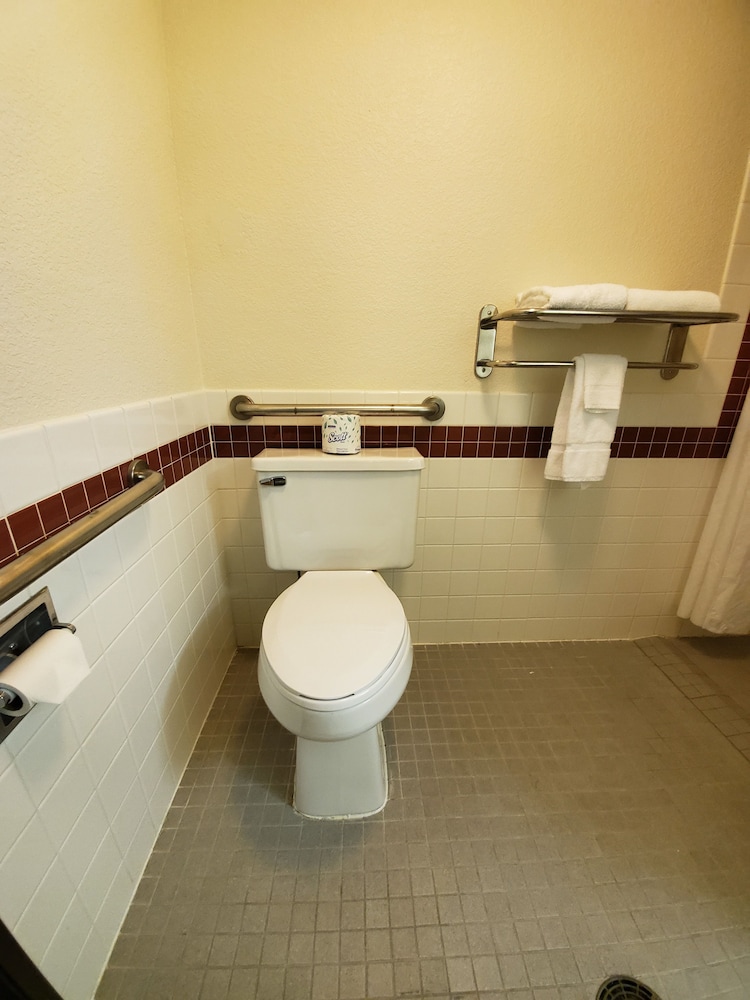 Boarders Inn & Suites by Cobblestone Hotels Ripon - photo 23