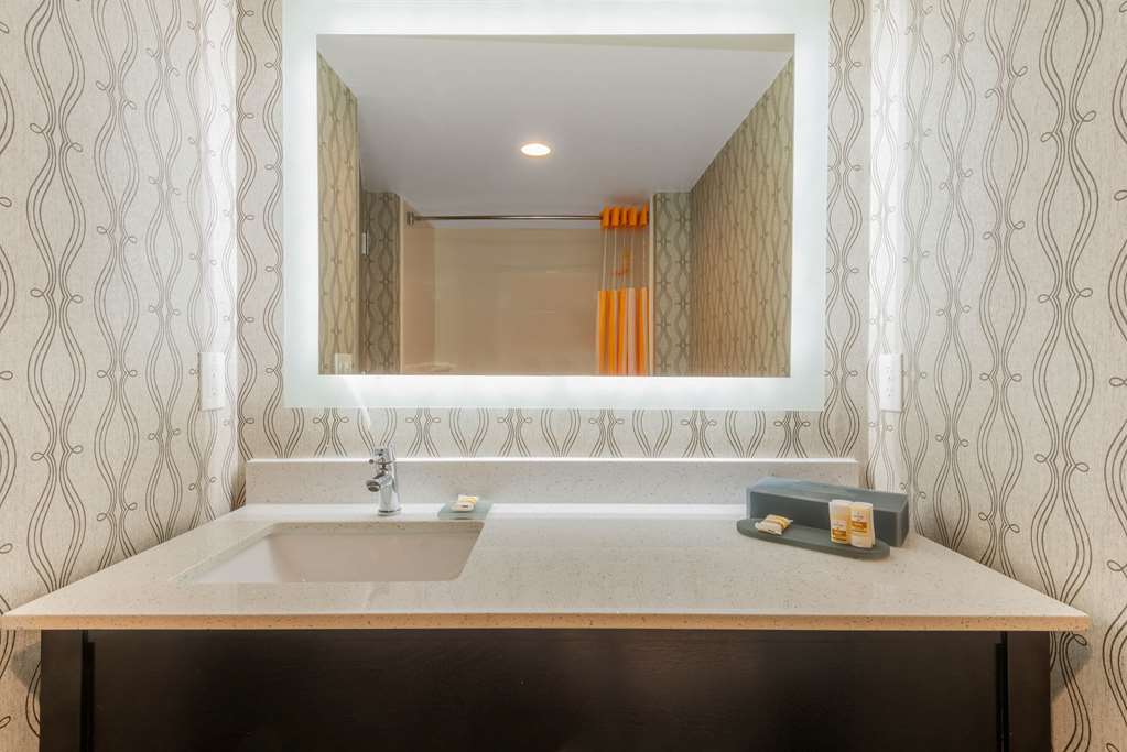 La Quinta Inn & Suites by Wyndham Aberdeen APG - photo 22