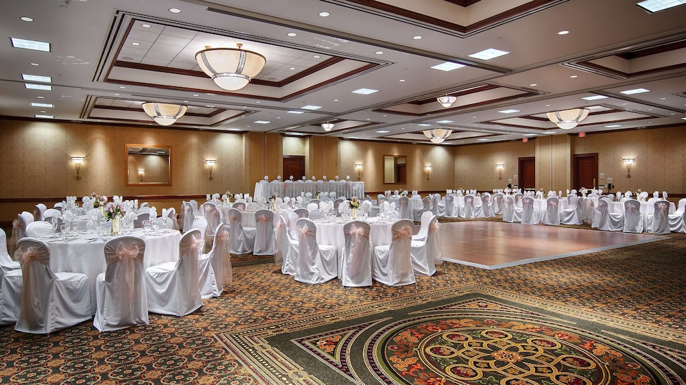 Hilton Garden Inn Milwaukee Northwest Conference Center - photo 43