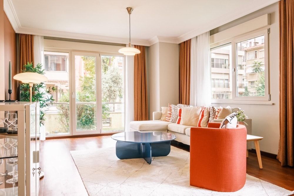 Spacious Flat 3 min to Coast and Bagdat Avenue — 4-Star Luxury Hotel in Istanbul, Turkey