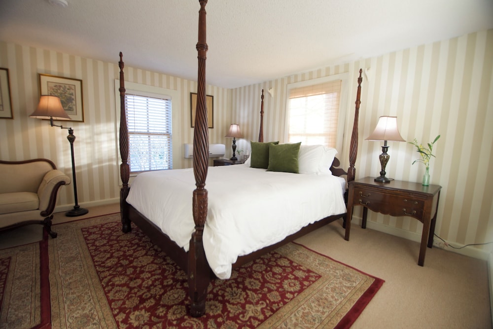 Inn at Oriental - photo 12