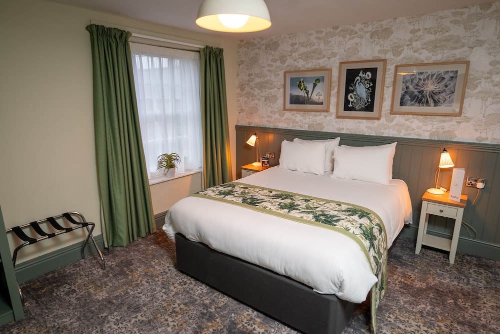 Rockingham Arms By Greene King Inns — hotel in Wentworth