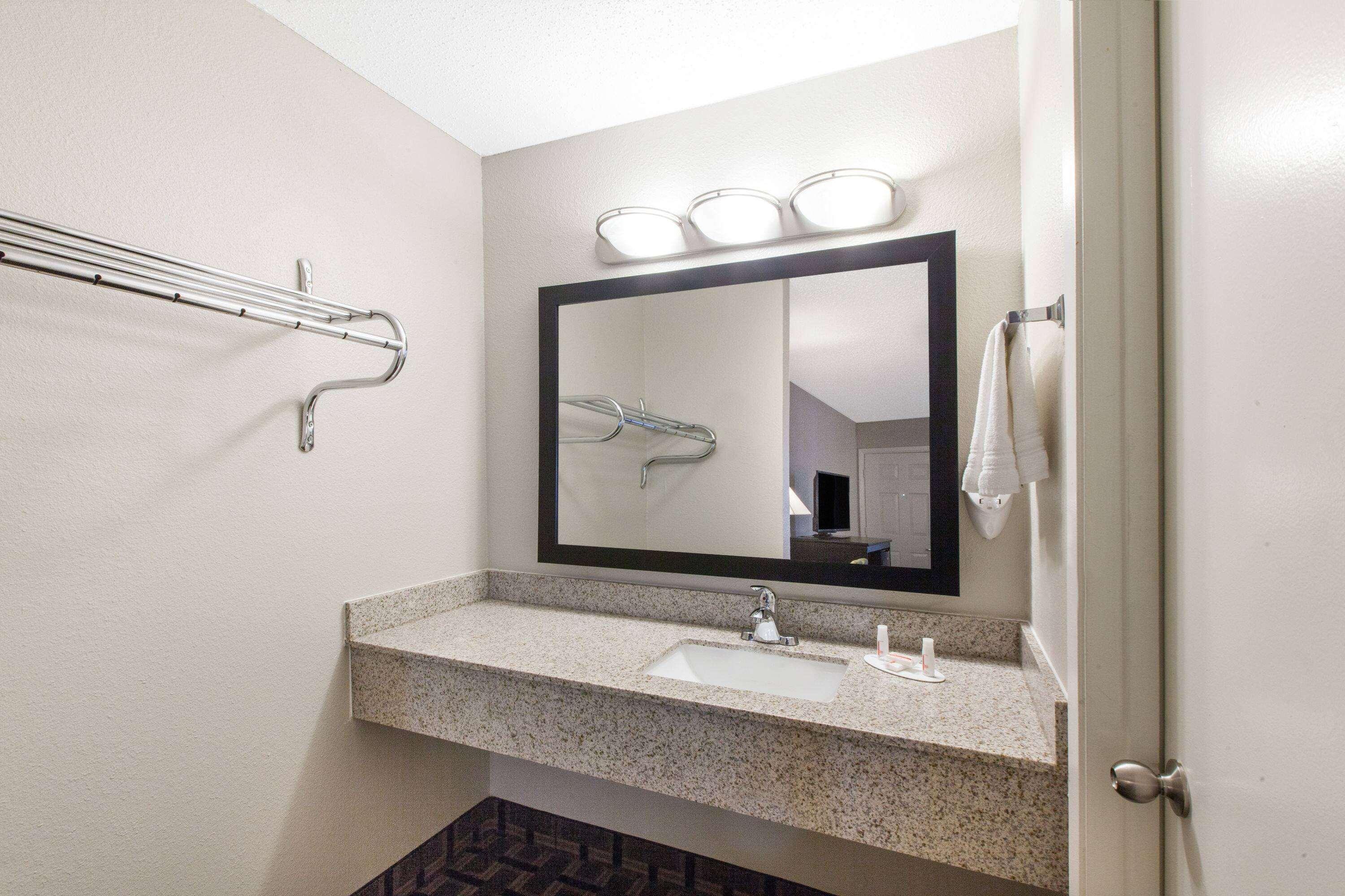 Days Inn by Wyndham Ennis - photo 28