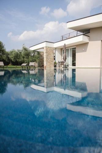 La Rondinella Apartments — 4-Star Luxury Hotel in Bardolino, Italy