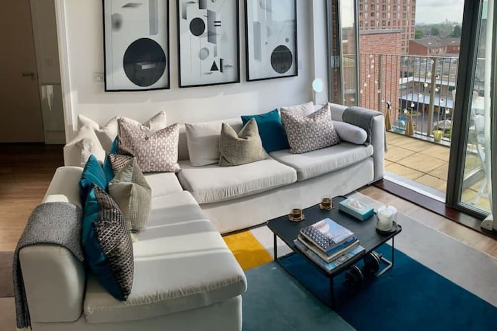 Stylish and Chic 1 Bedroom Apartment in Canning Town — 4-Star Luxury Hotel in London, United Kingdom