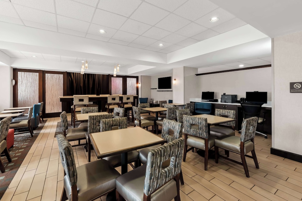 Hampton Inn Pennsville - photo 32