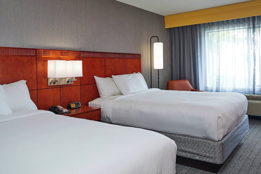 Courtyard by Marriott Medford Airport - photo 24