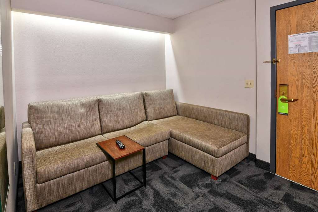 La Quinta Inn & Suites by Wyndham Springfield South - photo 15
