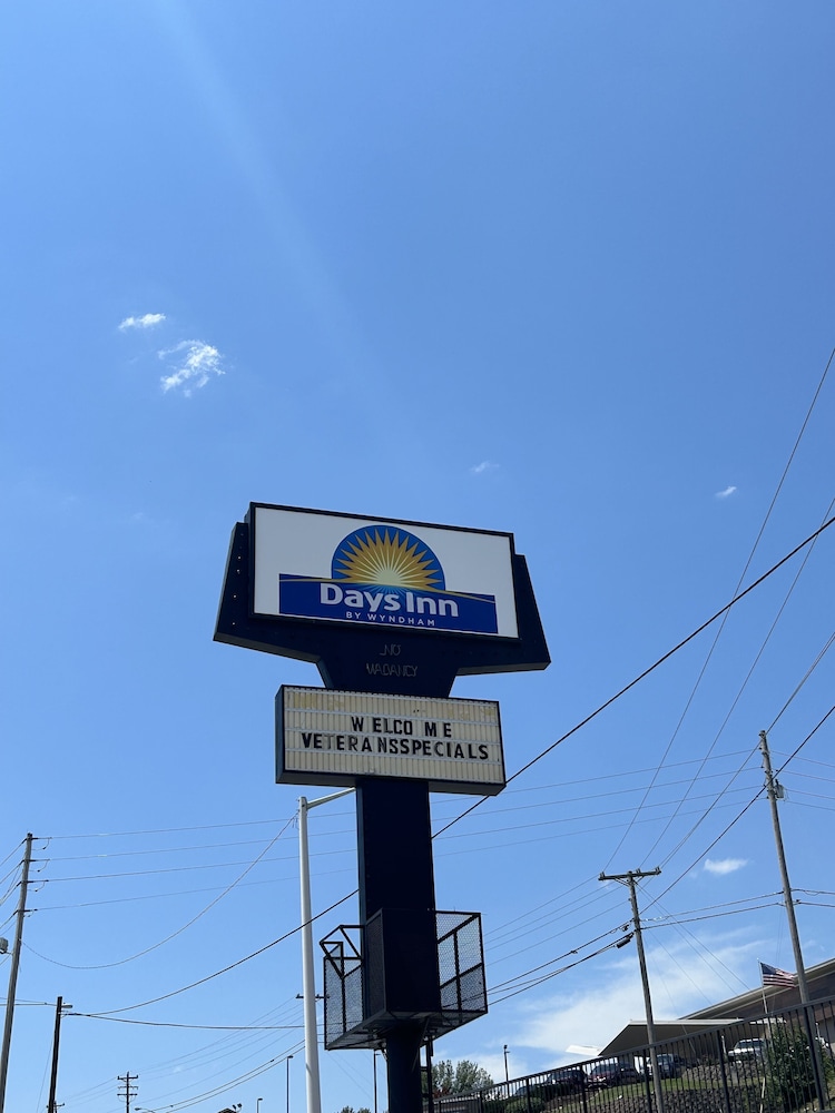 Days Inn by Wyndham Branson Near Theatre District - photo 14