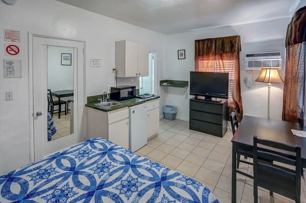 Richard's Motel - photo 61