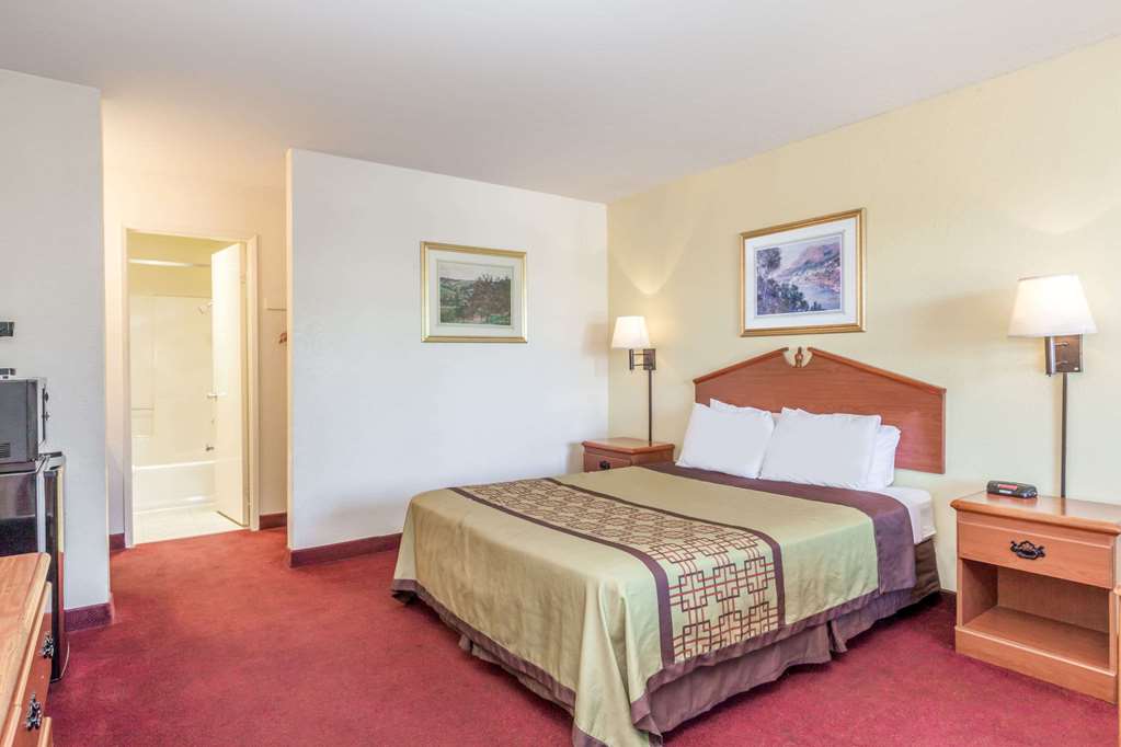 Super 8 by Wyndham Bakersfield Central - photo 13