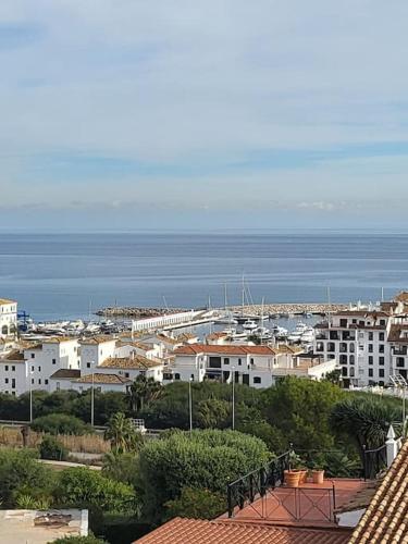 Luxury townhouse with breathtaking views close to Port and Beach — 4-Star Luxury Hotel in Manilva, Spain