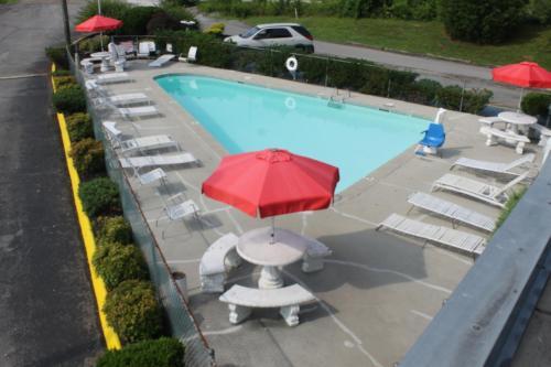 Scottish Inn Knoxville - photo 35