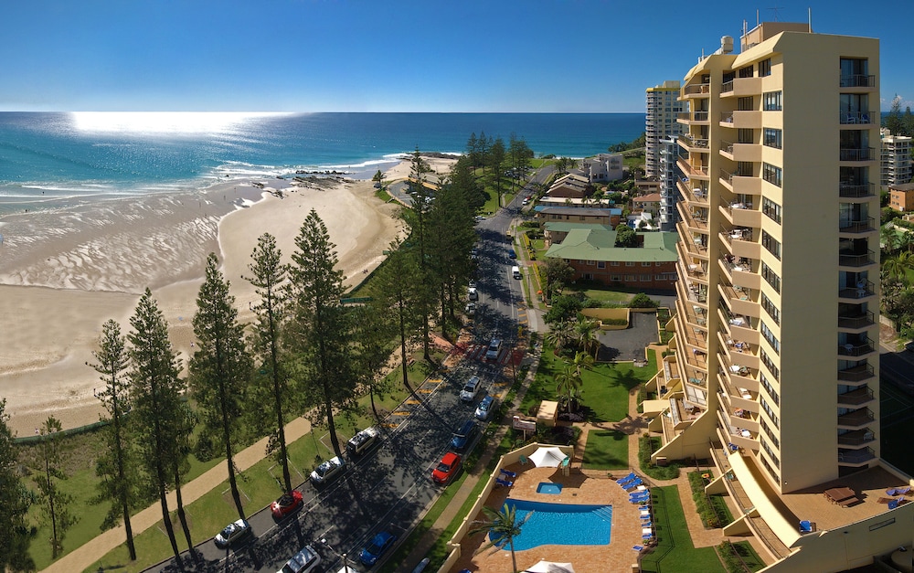 Columbia Beachfront Apartments on Rainbow Bay — 4-Star Luxury Hotel in Gold Coast, Australia