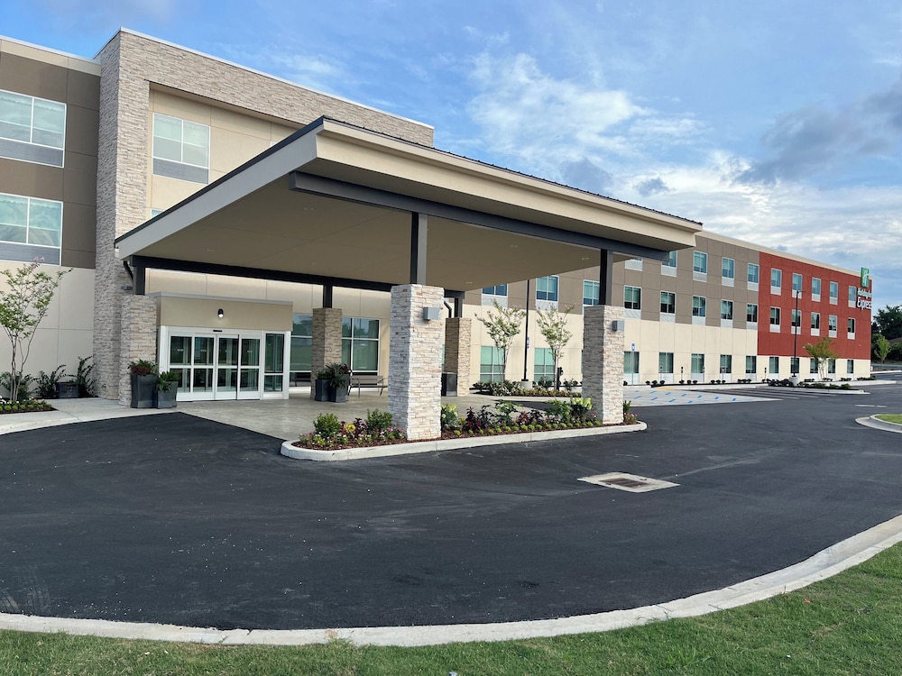 Holiday Inn Express Columbus Northeast - photo 45