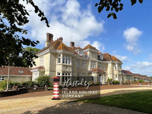 6 Shanklin Manor family friendly apartment in Shanklin Old Village — 4-Star Luxury Hotel in Shanklin, United Kingdom