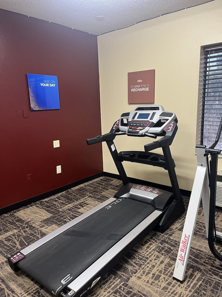 Red Roof Inn & Suites Indianapolis Airport - photo 38