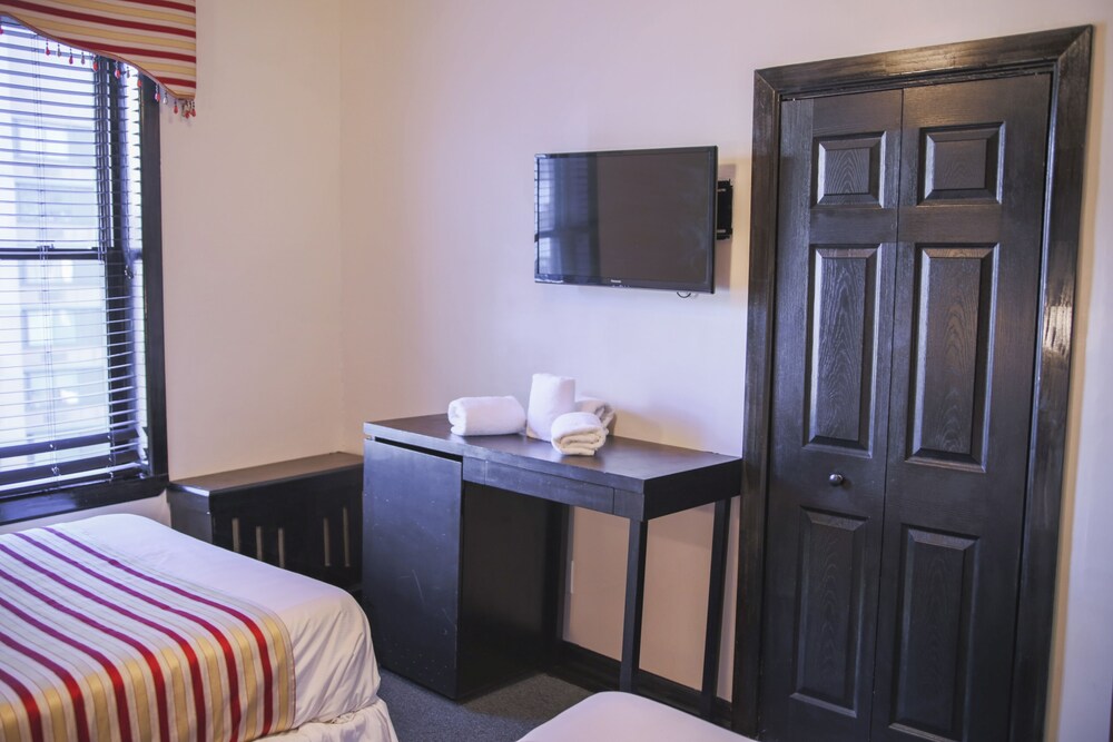 Royal Park Hotel and Hostel - photo 41