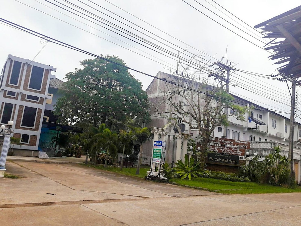 The Uncle Beach Resort — Bang Saphan