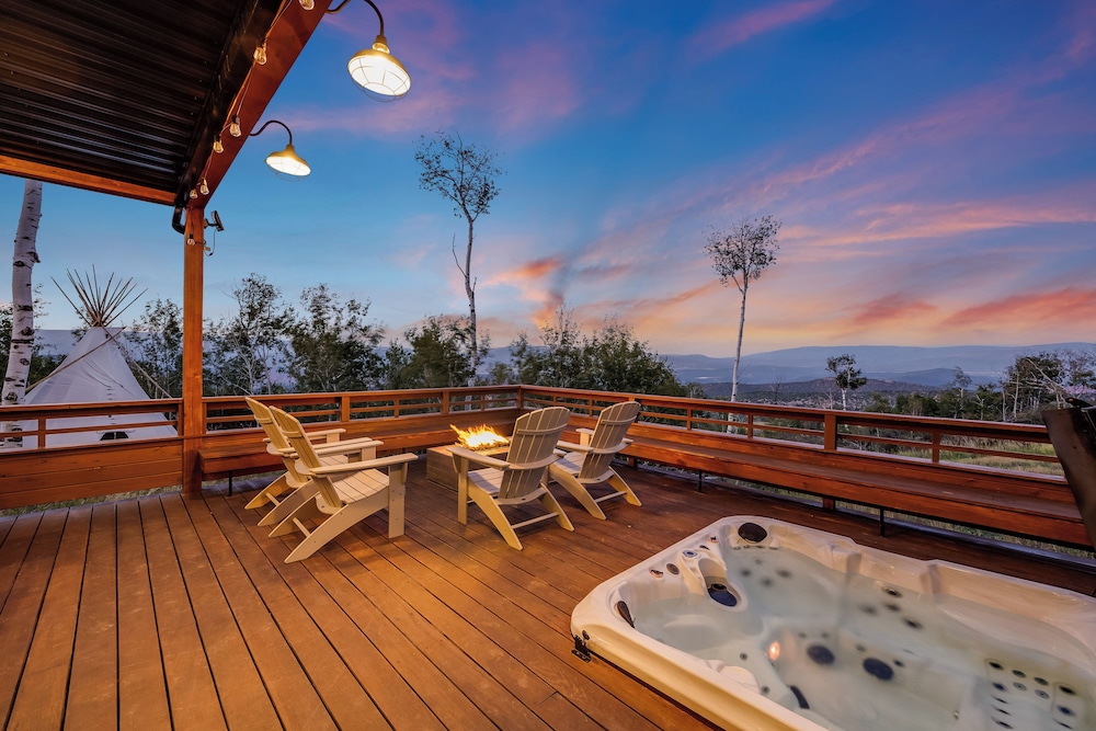 Luxury Modern Retreat: 40 Acres and Mountain Views in Glenwood Springs, United States