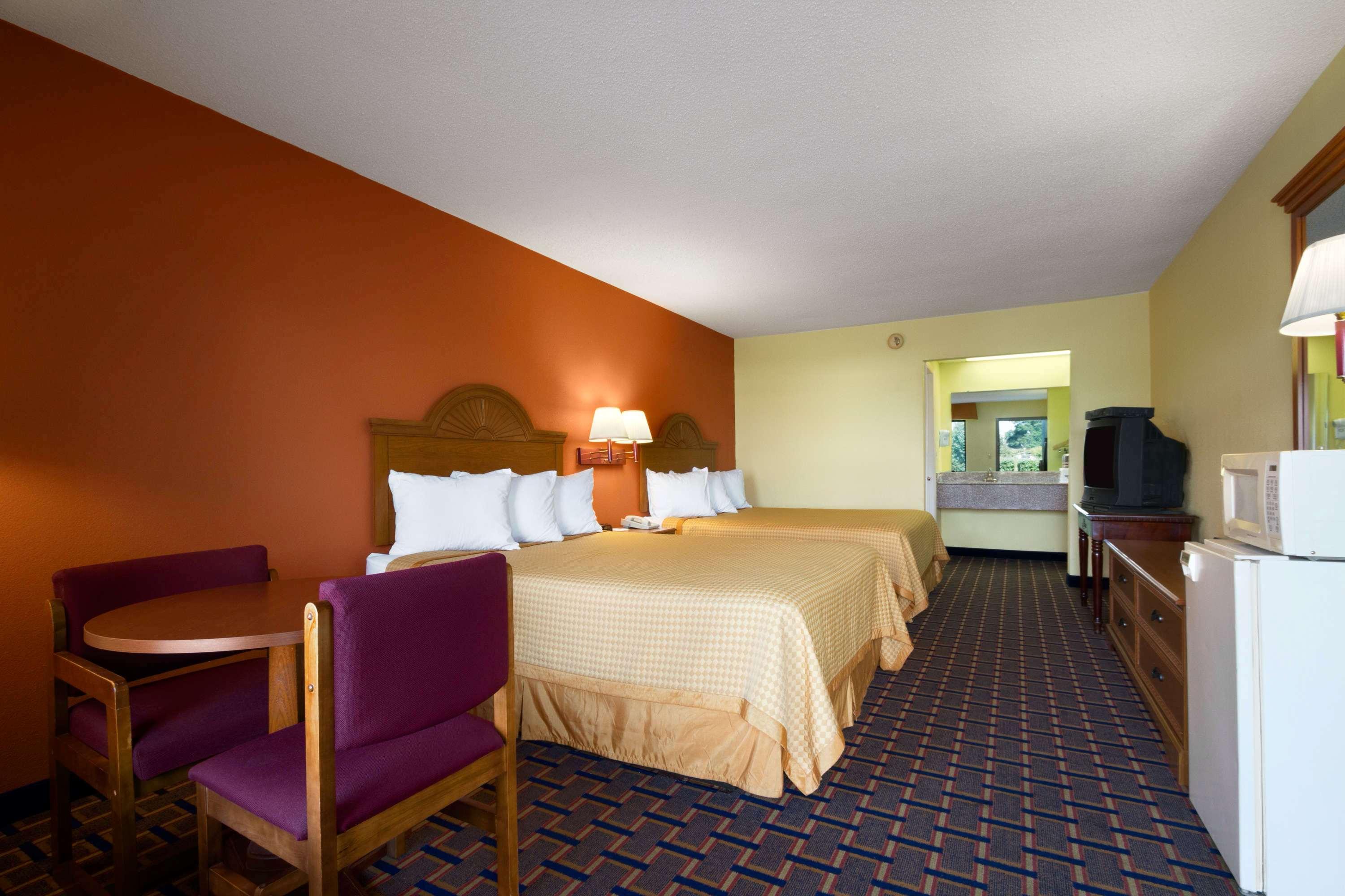 Days Inn by Wyndham Richburg - photo 3