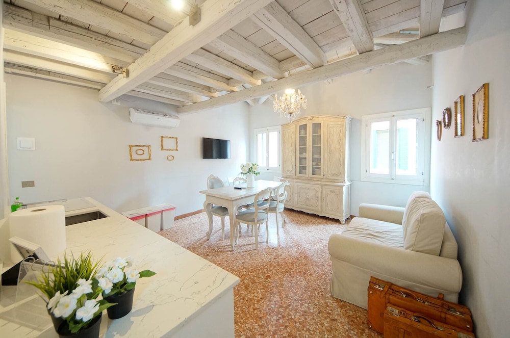 DolceVita Apartments N. 509 — 4-Star Luxury Hotel in Venice, Italy