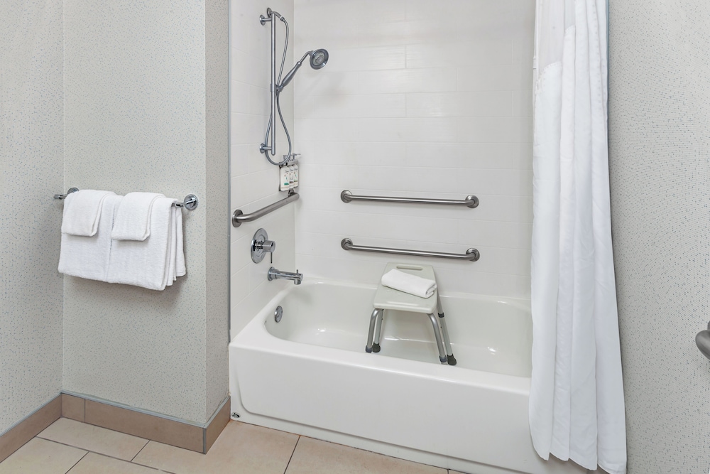 Holiday Inn Express Hotel & Suites Chicago South Lansing by IHG - photo 23