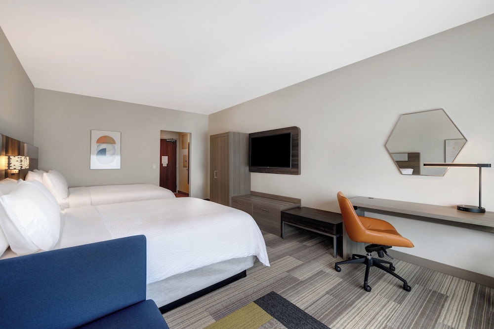 Holiday Inn Express and Suites Glendale Downtown - photo 16
