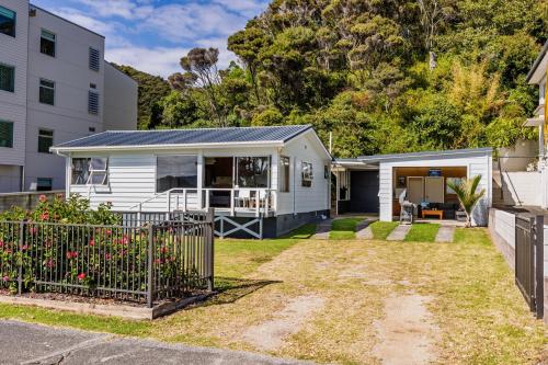 Dream View Waterfront Paihia Holiday Home — 4-Star Luxury Hotel in Paihia, New Zealand
