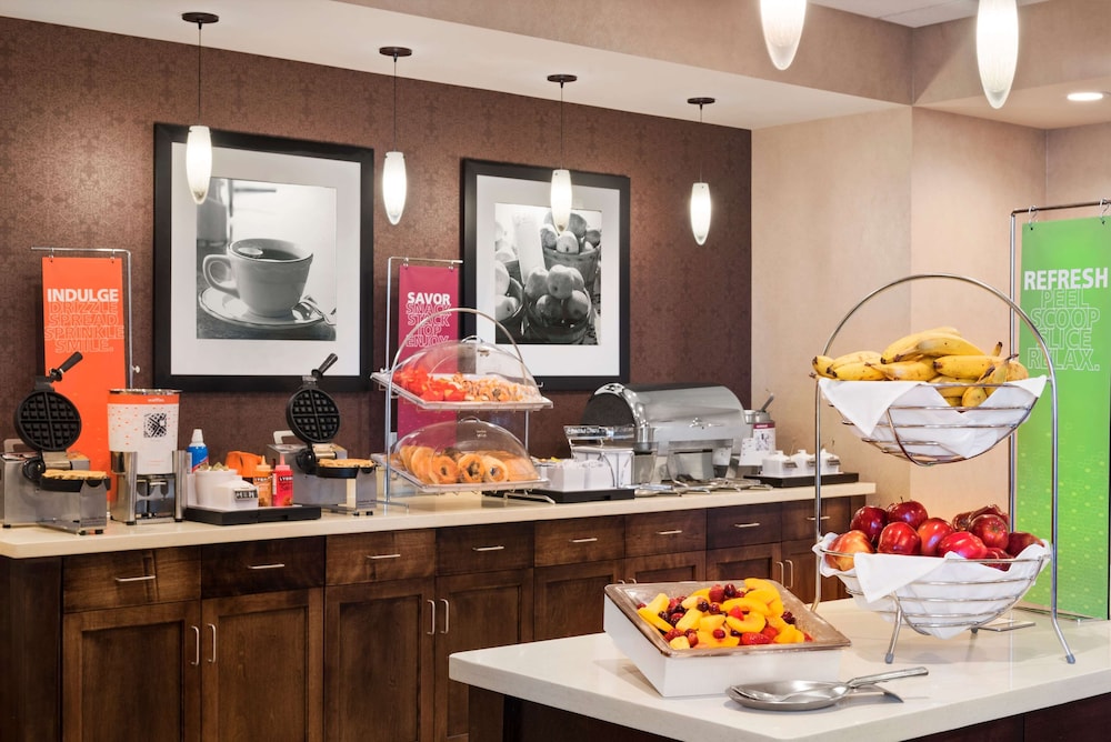 Hampton Inn Lincoln Airport - photo 21