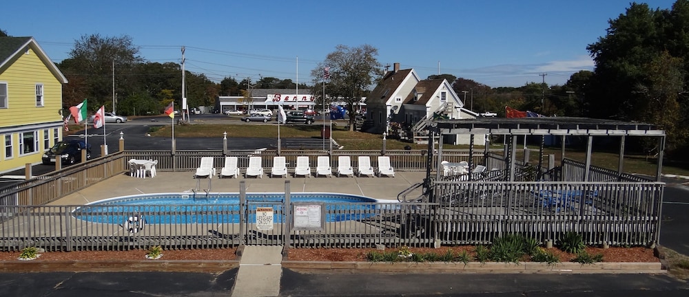 Jonathan Edwards Motel - photo 21