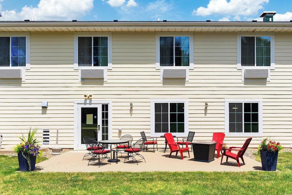 Cobblestone Hotel & Suites Knoxville - photo 51