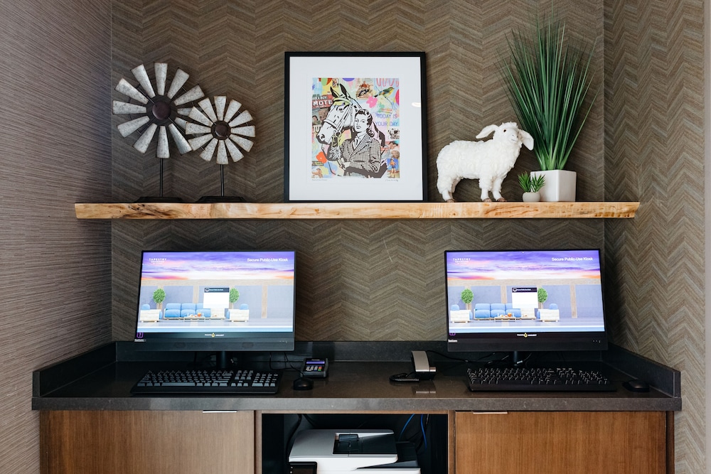 Revel Hotel Des Moines Urbandale Tapestry Collection by Hilton - photo 136