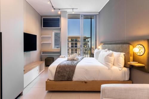 The Rose 710: Top Floor City Aprt with Balcony