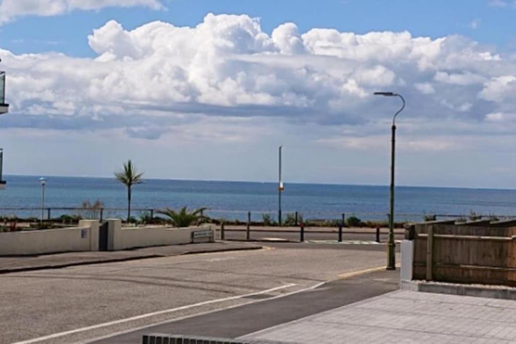 Likoni 3 By Bournecoast A Modern Apartment With Sea Views Patio And Parking Fm6193 — 4-Star Luxury Hotel in Bournemouth, United Kingdom