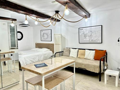 Studio 7b Classe 3 Etoiles Climatise a 2 Mn du Port Bylaconciergerie13 in La Ciotat, France