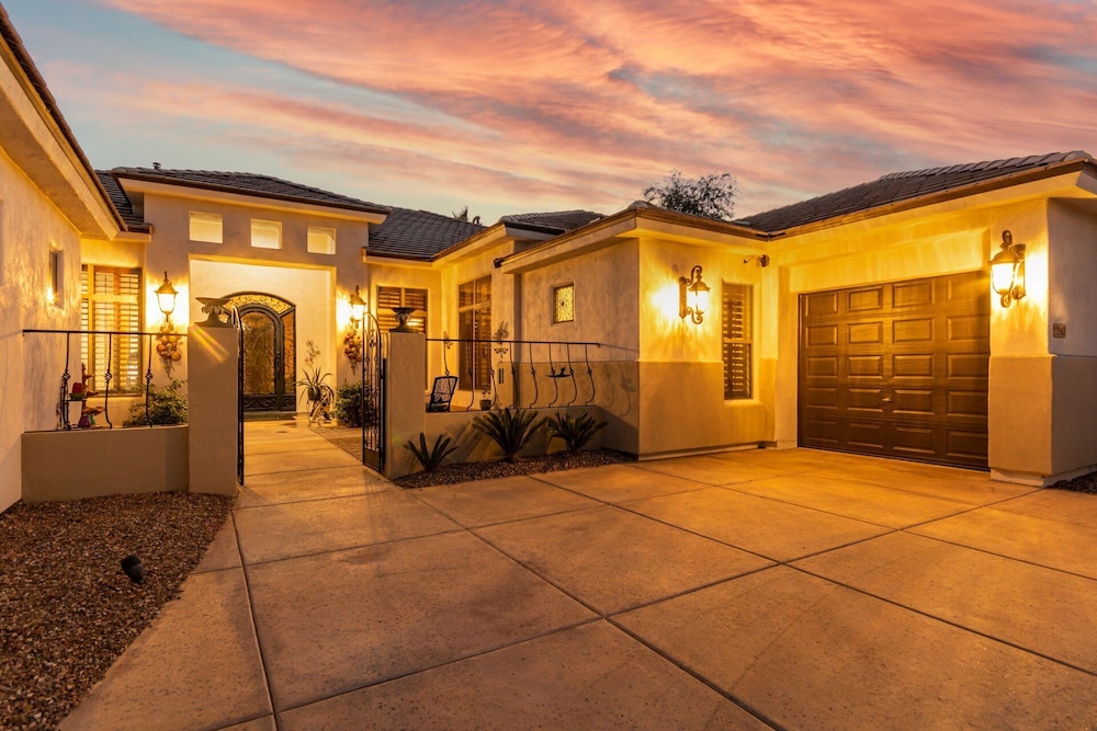 Immense Chandler 5 Bedroom Home Sleeps 10 Comfortably Game Room Putting Green Heated Pool and Spa. by RedAwning Chandler — 4-Star Luxury Hotel in Chandler, United States