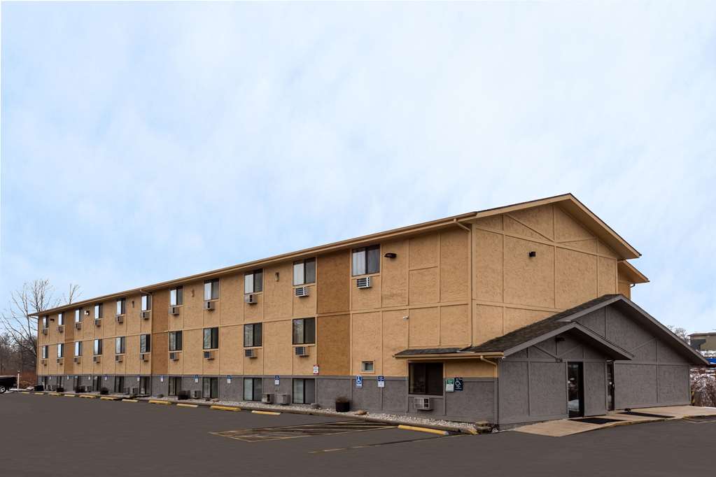 Super 8 by Wyndham Dubuque - photo 2