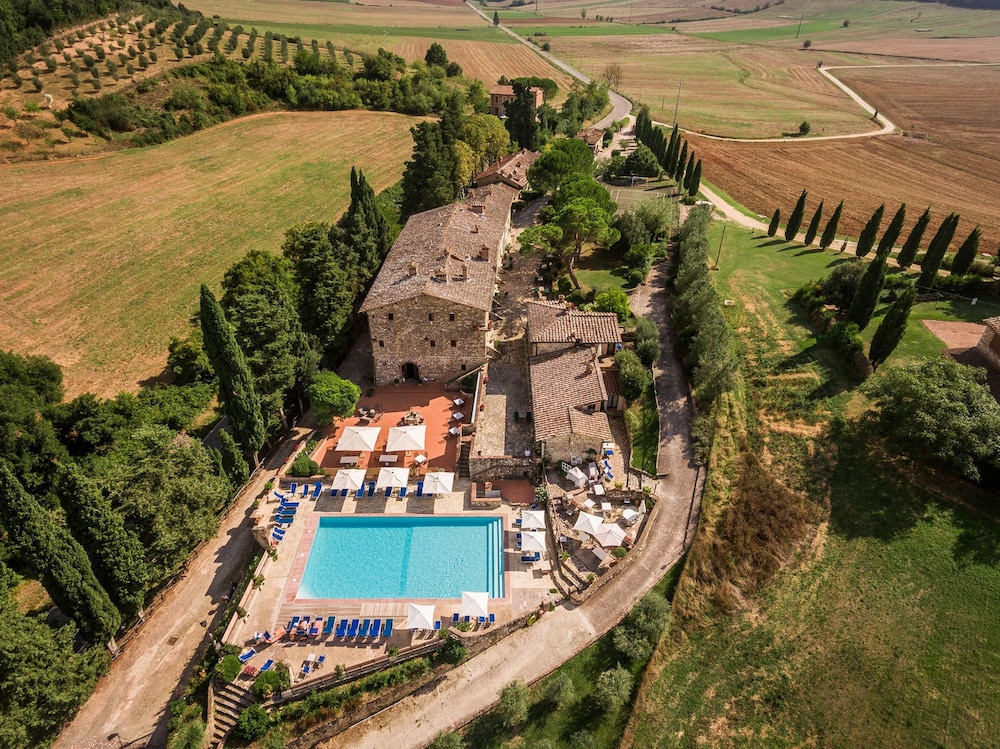 Borgo Il Poggiaccio — 4-Star Luxury Hotel in Sovicille, Italy