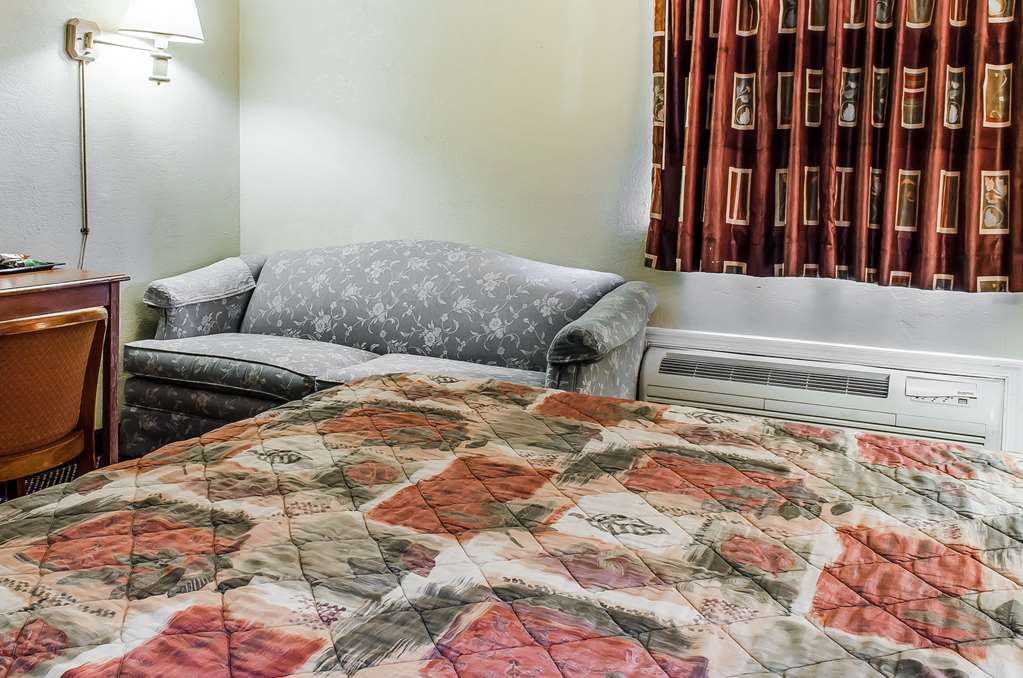 Rodeway Inn Allentown South - photo 8