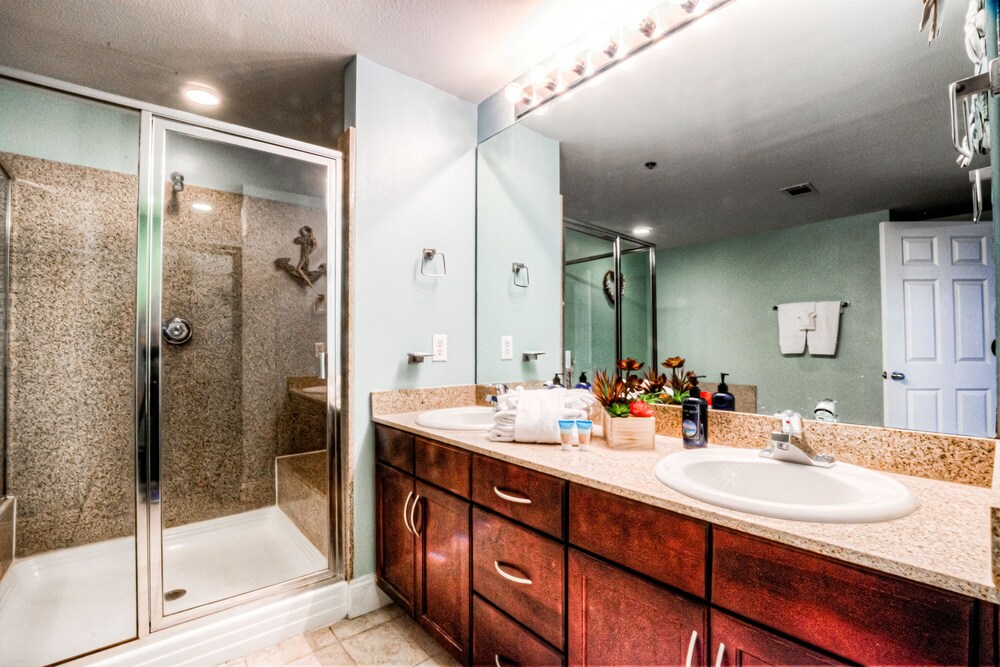 Laketown Wharf Resort by Aneliya's Rentals - photo 778
