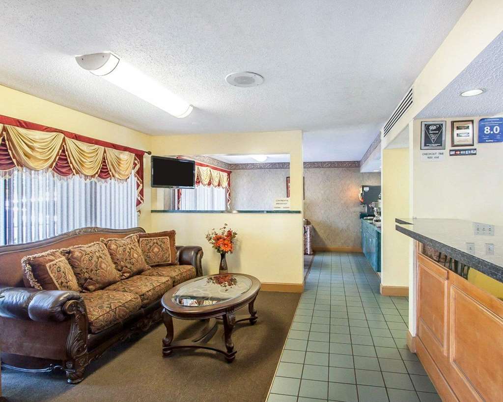 Econo Lodge Inn & Suites Murfreesboro Shopping District - photo 7