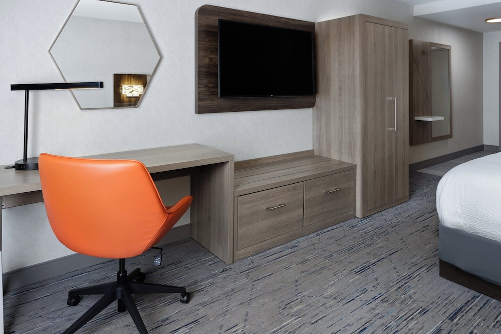 Holiday Inn Express Hotel & Suites Brattleboro by IHG - photo 23