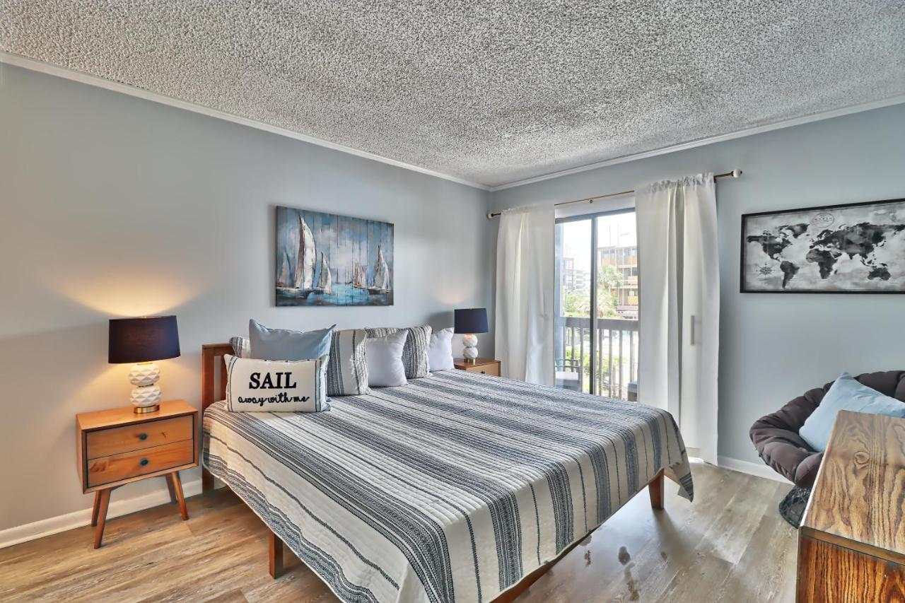 Beach &nightlife 3BR 2.5 BA service dog friendly in Myrtle Beach, United States