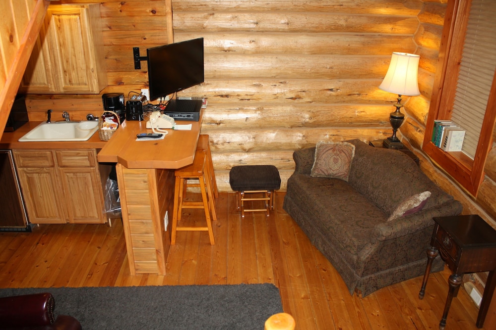 Hearthstone Elegant Lodge by the River - photo 22