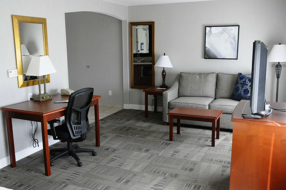 Hampton Inn & Suites Redding - photo 20