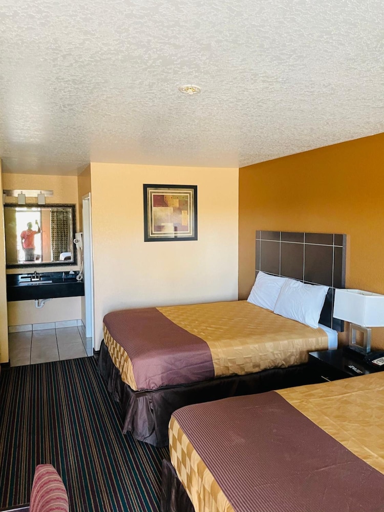 Sona Inn Dilley - photo 15