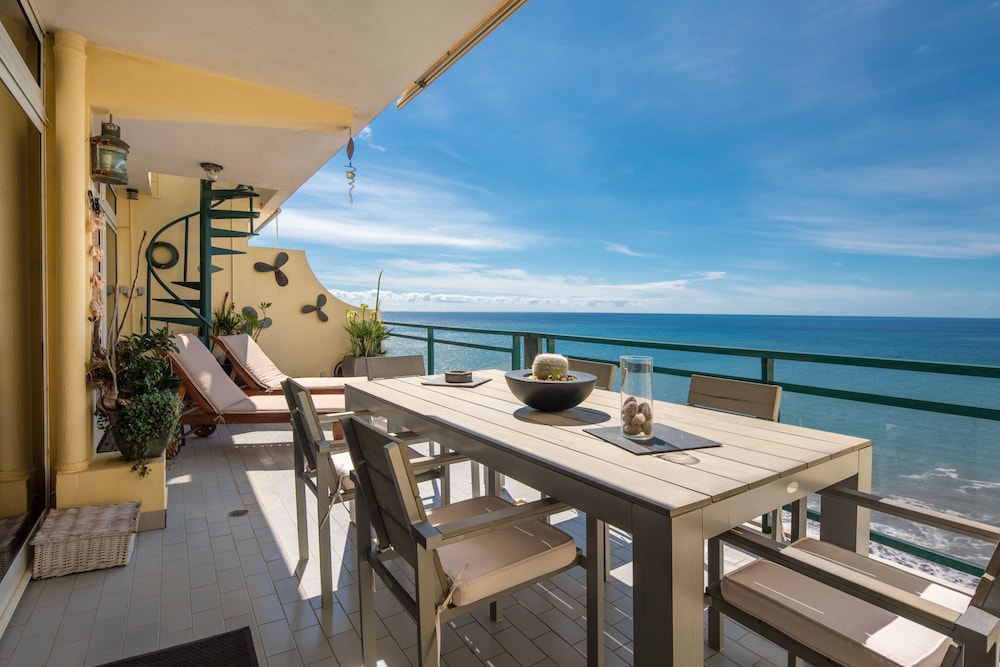 Charming Paint House Apartment in Pestana — 4-Star Luxury Hotel in Funchal, Portugal