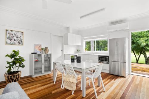 Barefoot Bungalow — 4-Star Luxury Hotel in Mollymook, Australia