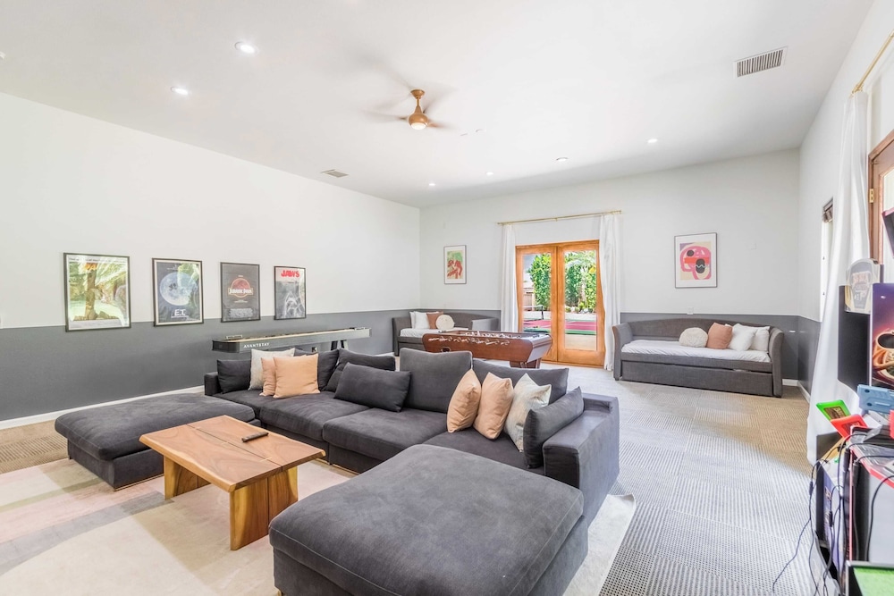 The Date Palm Estate by Avantstay Expansive Estate w Game Room Backyard Oasis w Pool & Spa - photo 18